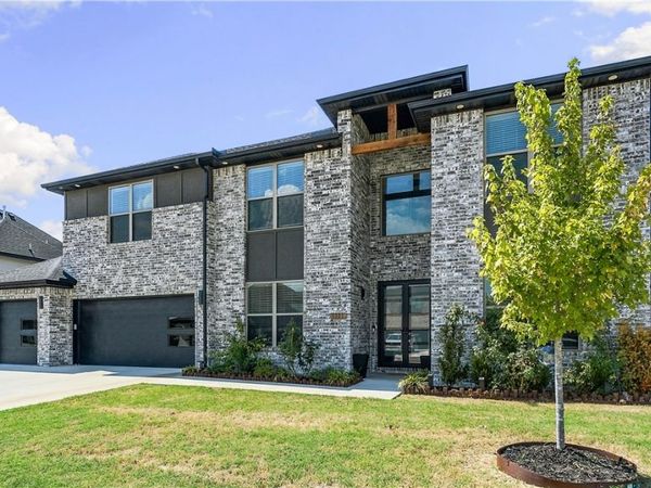 1111 Longbourn Drive , Centerton, AR 72719