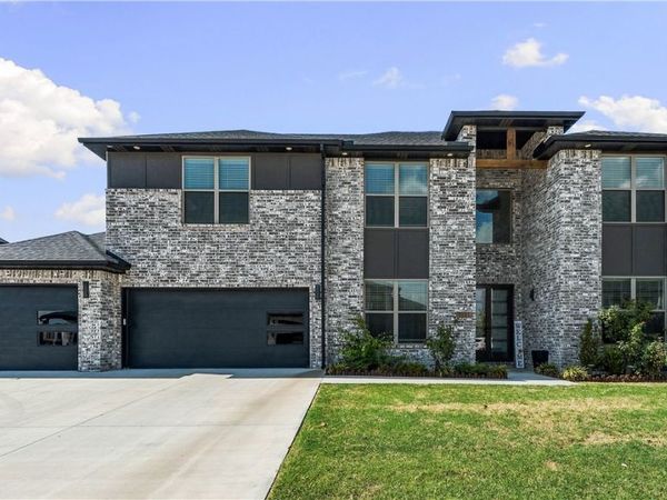 1111 Longbourn Drive , Centerton, AR 72719