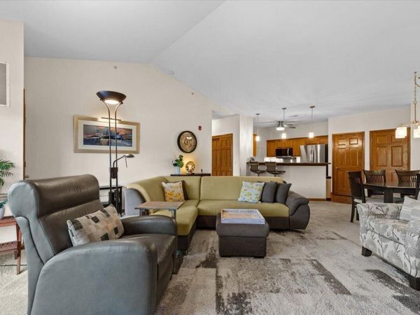 230 Hilldale DRIVE, Unit 1311, Hartford, WI 53027