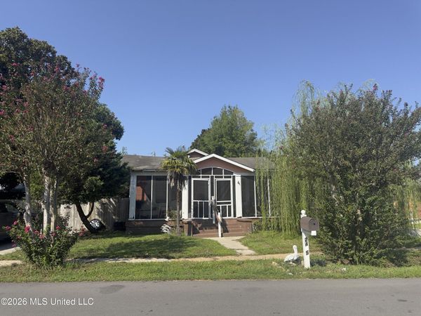 2405 East Avenue, Gulfport, MS 39501