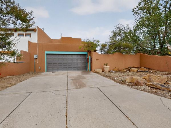 700 Lakeview Circle SE, Rio Rancho, NM 87124