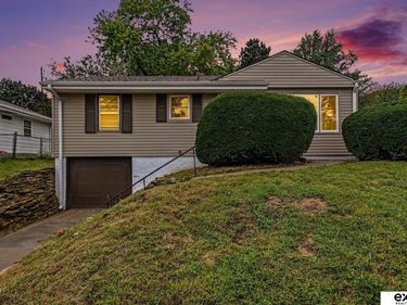 2820 S 76 Avenue, Omaha, NE 68124
