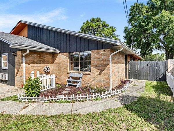 15 12th Avenue, Shalimar, FL 32579