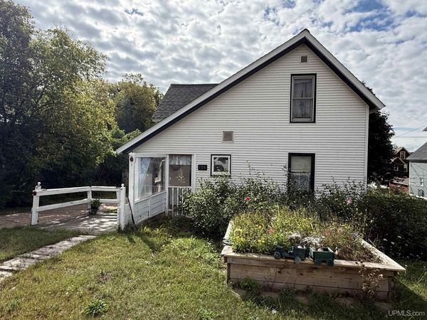 726 N Lincoln Drive, Hancock, MI 49930