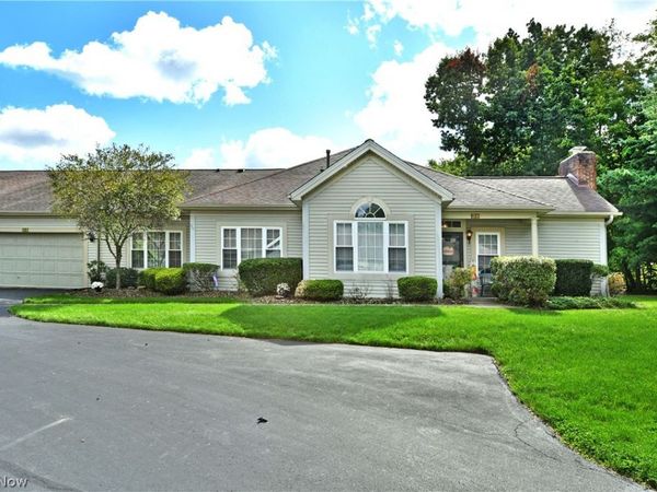 38 Woodland Chase Boulevard , Niles, OH 44446