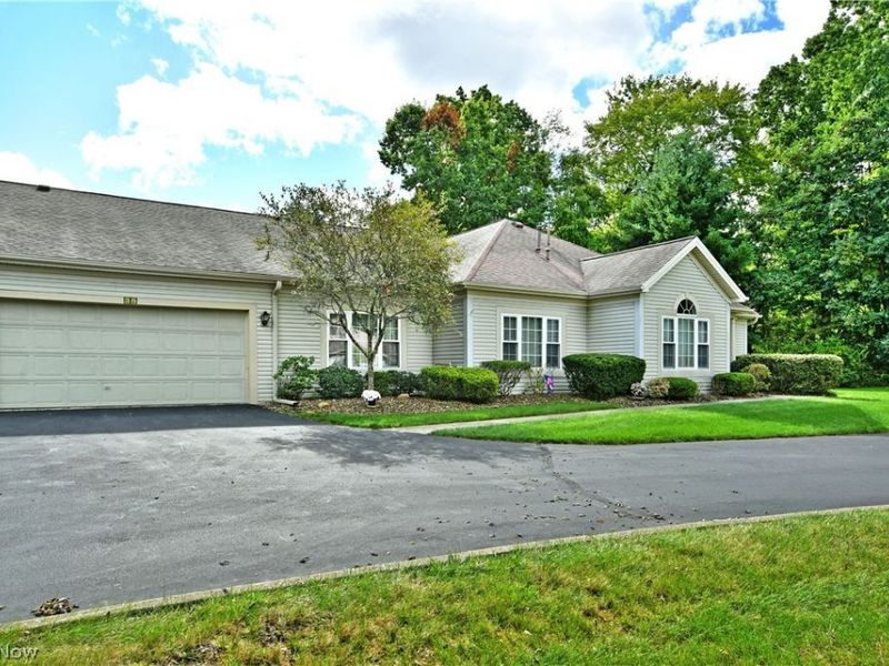 38 Woodland Chase Boulevard, Niles, OH 44446 Photo 2