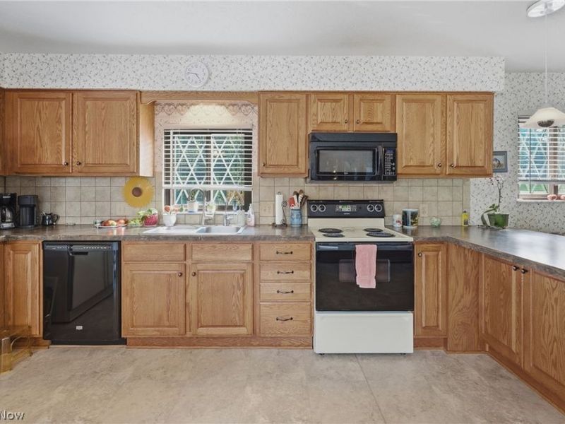 1956 Goodyear Boulevard, Akron, OH 44305 Photo 9