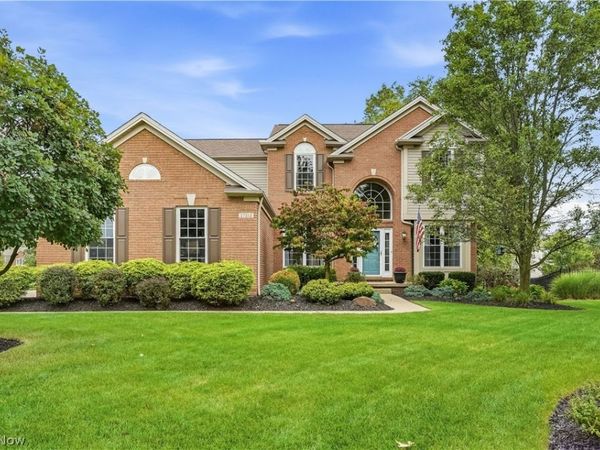 27212 Perry Circle , Olmsted Twp, OH 44138