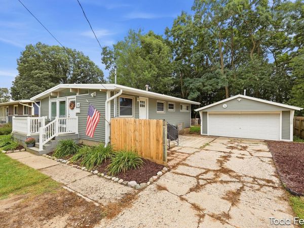 138 Highland Drive NE, Rockford, MI 49341