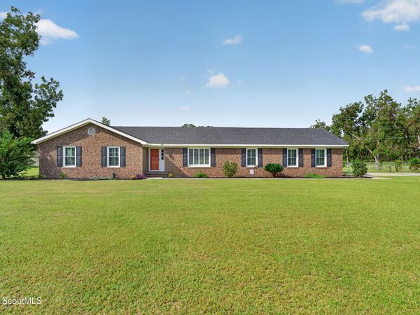 907 E Waring Street , Waycross, GA 31501