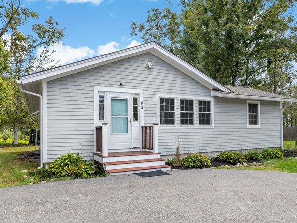 43 Forest Dr, Mashpee, MA 02649