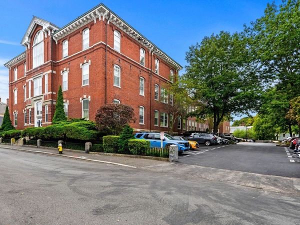 35 Flint St, Unit 205, Salem, MA 01970