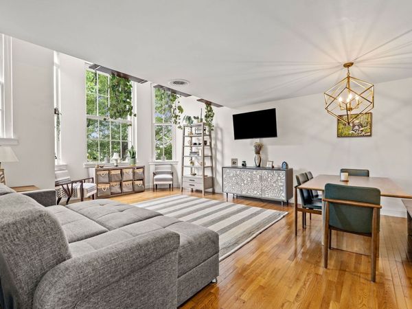 35 Flint St, Unit 205, Salem, MA 01970