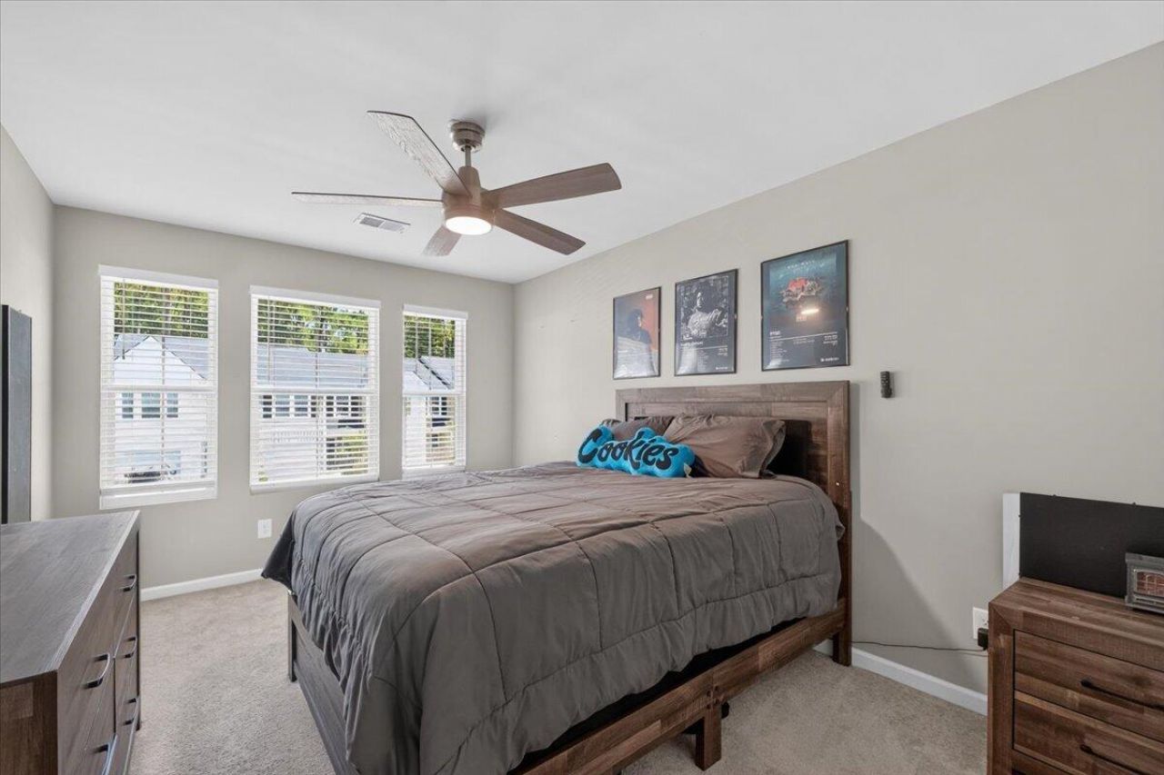 8051 Reagan Way Photo 25