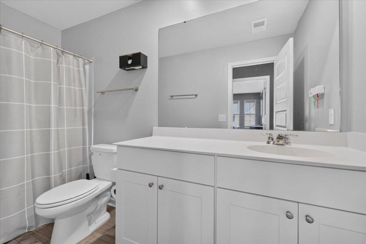 8051 Reagan Way Photo 26