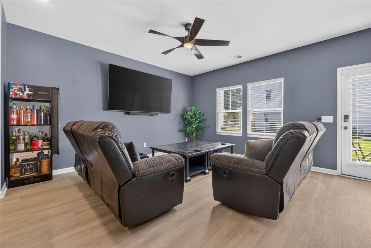 8051 Reagan Way Photo 7