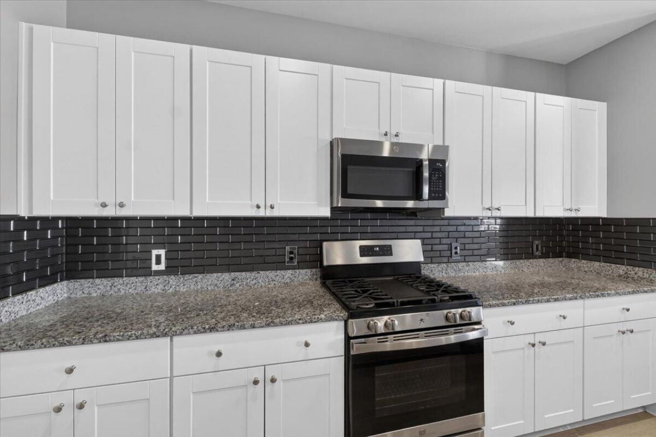 8051 Reagan Way Photo 9