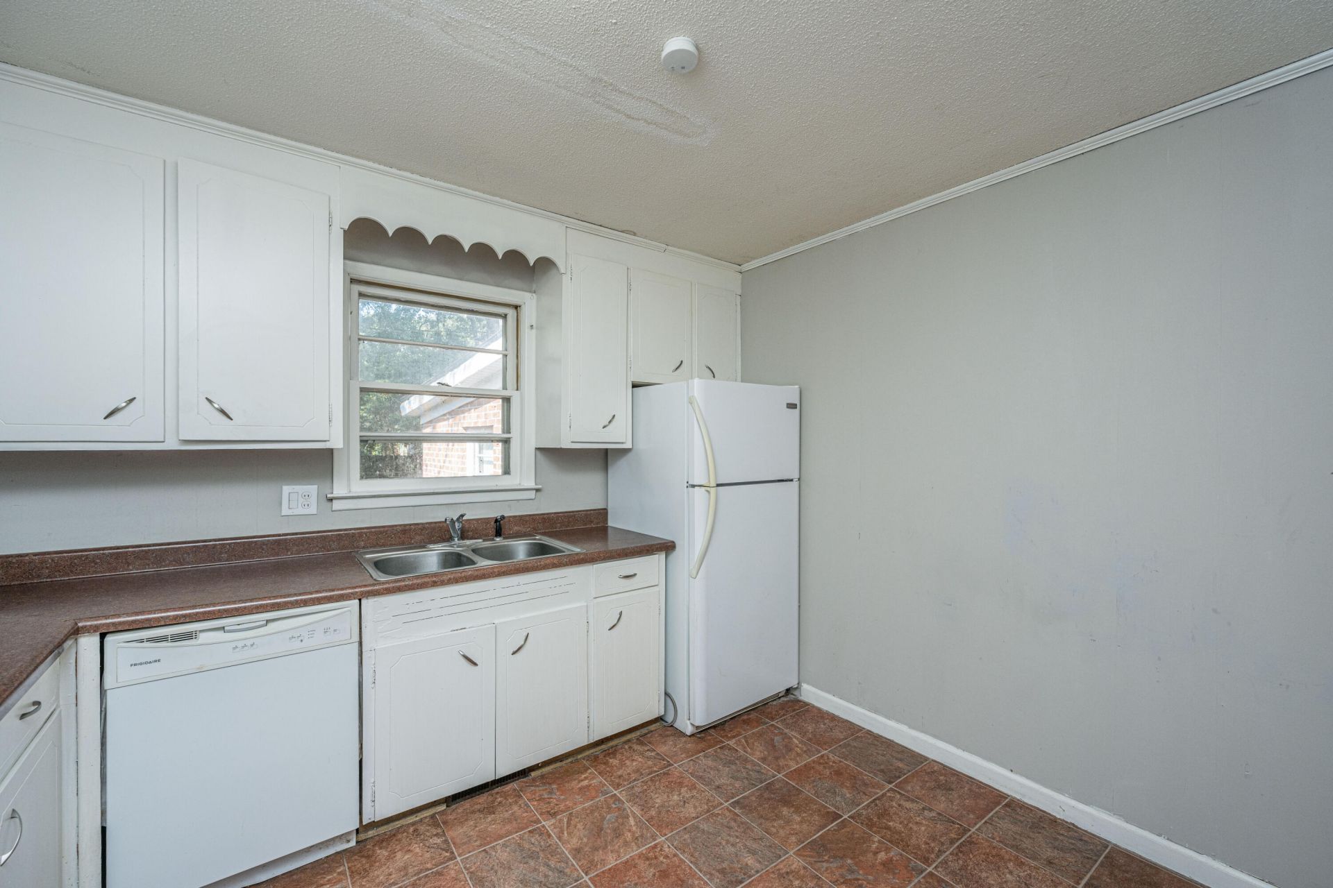 10574 Dorchester Road  Photo 11
