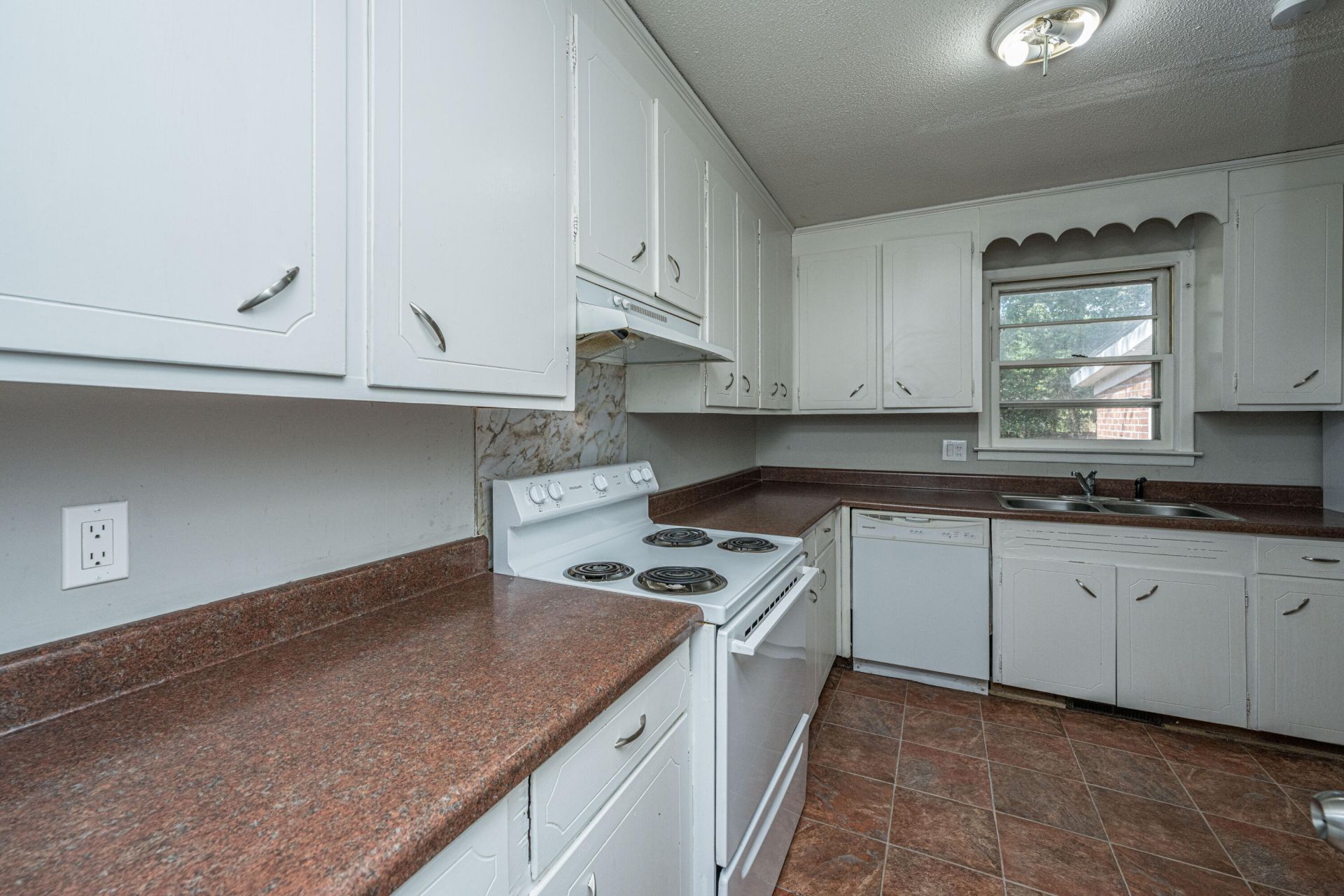 10574 Dorchester Road  Photo 12