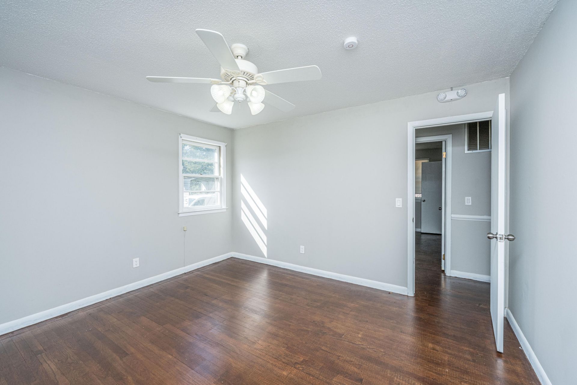 10574 Dorchester Road  Photo 17
