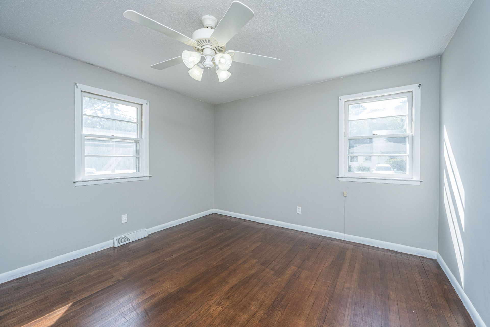 10574 Dorchester Road  Photo 18