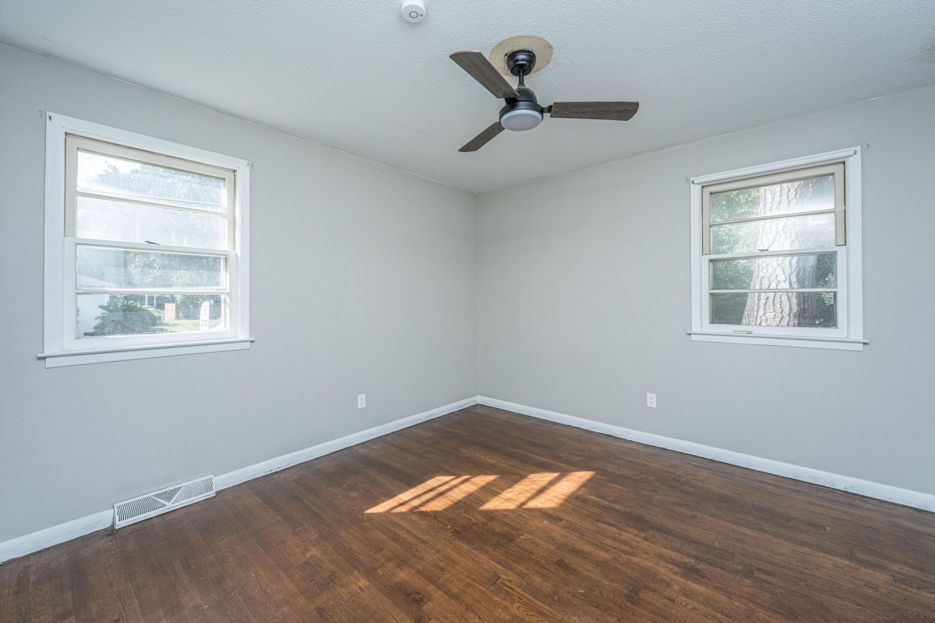 10574 Dorchester Road  Photo 19