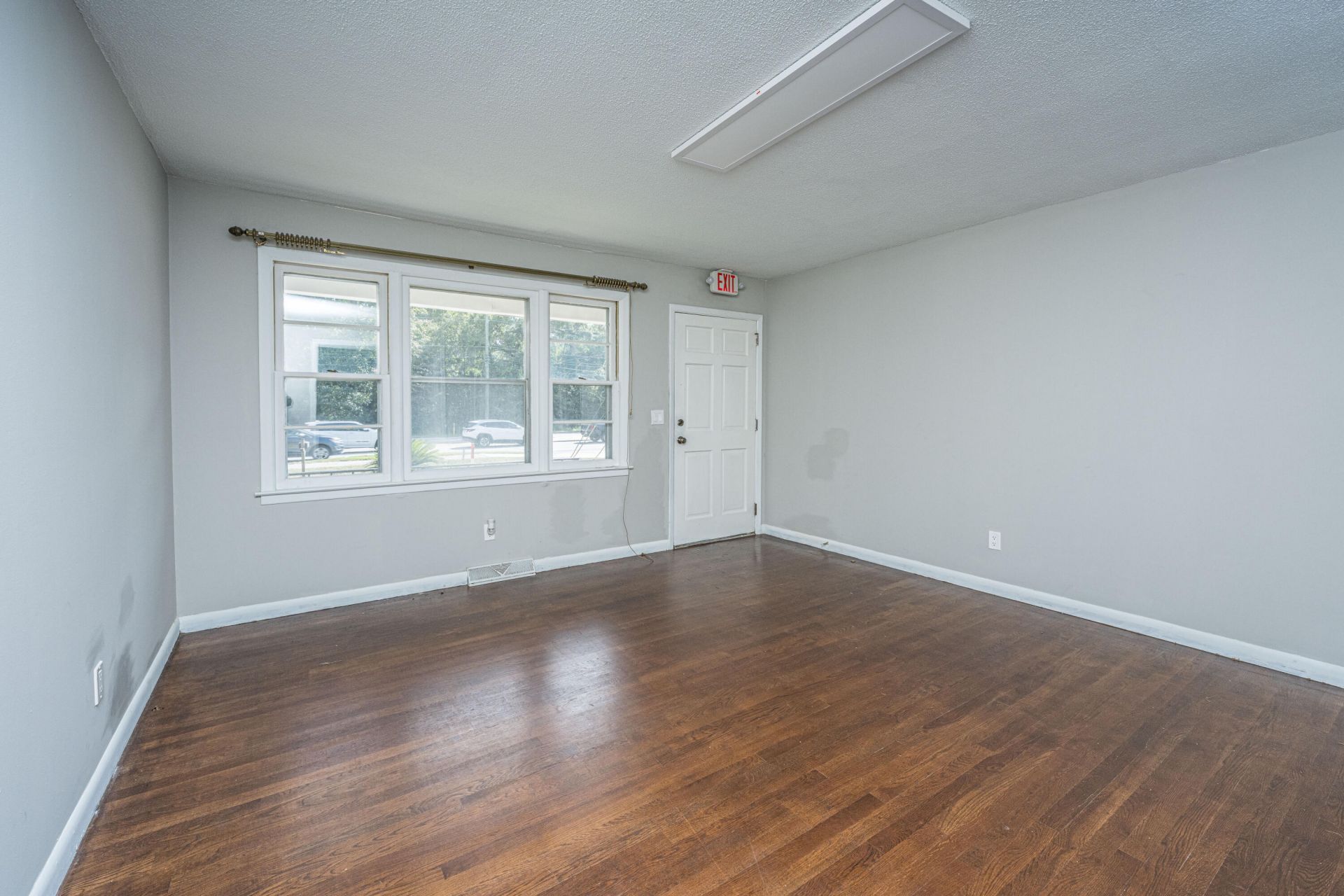 10574 Dorchester Road  Photo 4