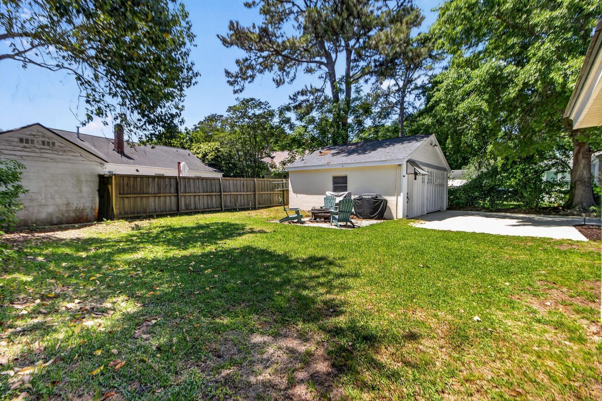 537 St. Andrew's Boulevard  Photo 44