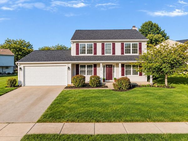106 Wyckshire Drive, Pataskala, OH 43062