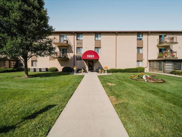 5885 Beechcroft Road , Unit 210, Columbus, OH 43229