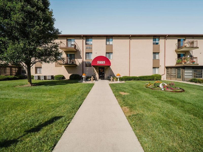 5885 Beechcroft Road , Unit 210, Columbus, OH 43229 Photo 1