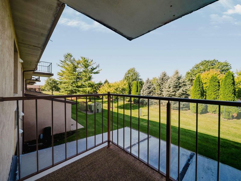 5885 Beechcroft Road , Unit 210, Columbus, OH 43229 Photo 4