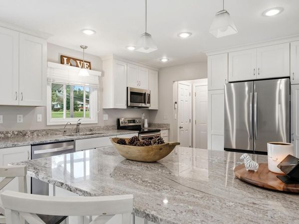 14465 Lindsay DRIVE, Brookfield, WI 53005