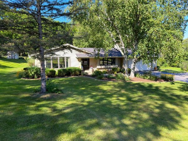 W240N4035 Swan ROAD, Pewaukee, WI 53072