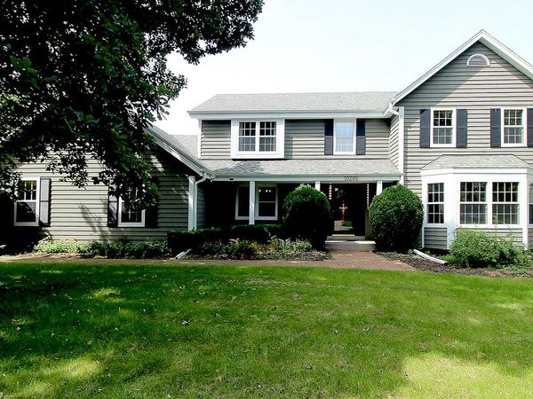 10205 N Kenilworth CIRCLE, Mequon, WI 53092