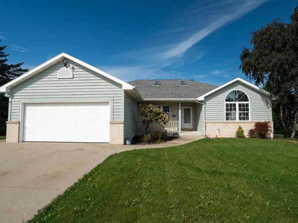 432 Hickory STREET, Belgium, WI 53004