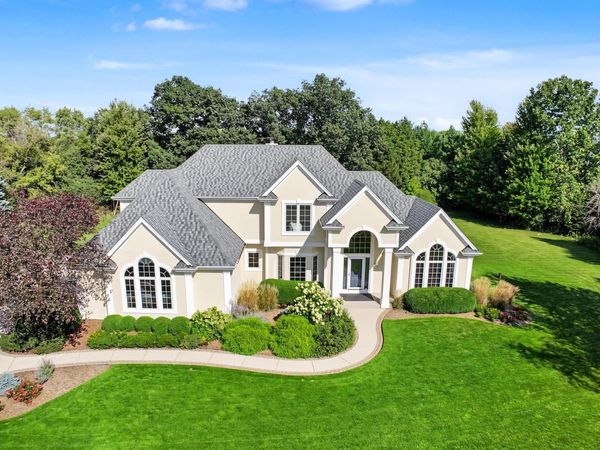 261 Steeple Pointe CIRCLE, Delafield, WI 53018