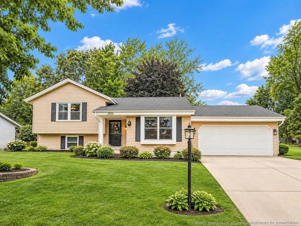 2530 University DRIVE, Waukesha, WI 53188