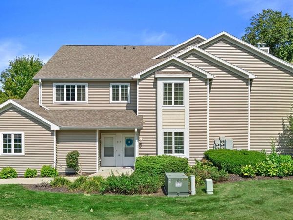 758 Bridlewood DRIVE, Unit H, Hartford, WI 53027