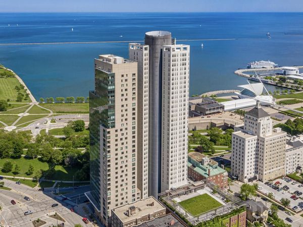 923 E Kilbourn AVENUE, Unit 1403, Milwaukee, WI 53202