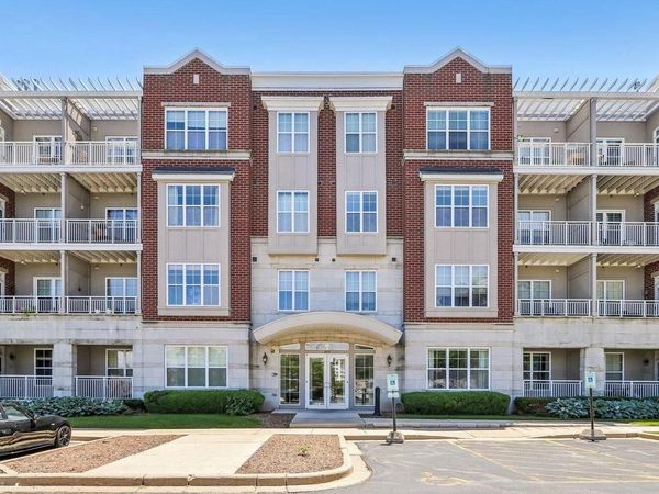 3872 S Lake DRIVE, Unit 402, Saint Francis, WI 53235