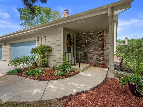 4932 S Imperial CIRCLE, Greenfield, WI 53220