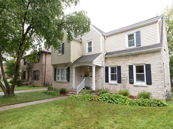 4041 N Bartlett AVENUE, Unit 4043, Shorewood, WI 53211