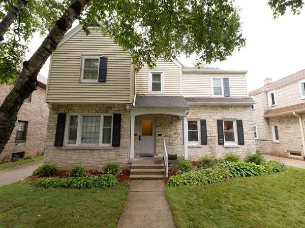 4041 N Bartlett AVENUE, Unit 4043, Shorewood, WI 53211