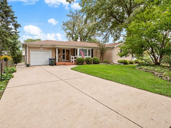 3 Hickory Grove Court , Davenport, IA 52804