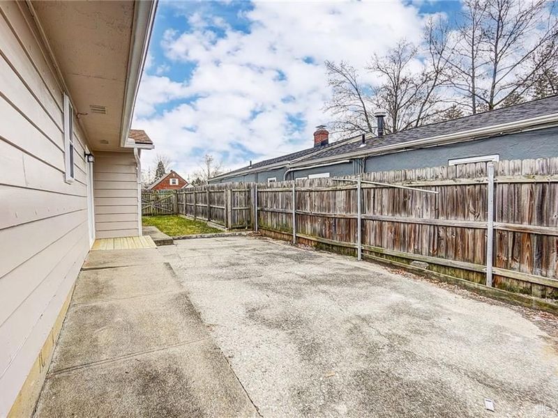 555 East Drive, Dayton, OH 45419 Photo 22