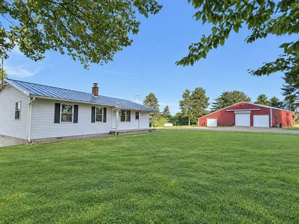 1615 Pettis Avenue NE, Ada, MI 49301