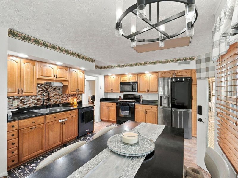 471 E Center Street, West Mansfield, OH 43358 Photo 6