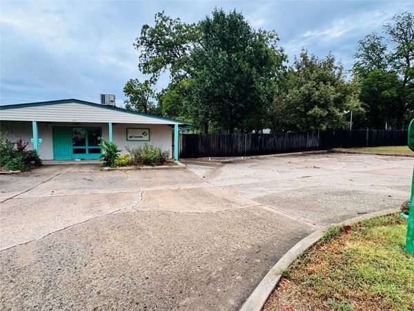 811 Grand Avenue E, Ponca City, OK 74601