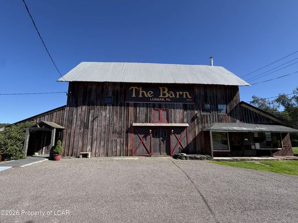 1364 Market Street, Dallas, PA 18612
